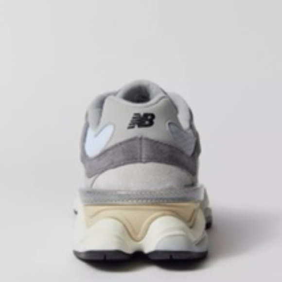 Women’s/Men's/Unisex New Balance 9060 Casual Shoes Sneakers - Picture 2 of 3